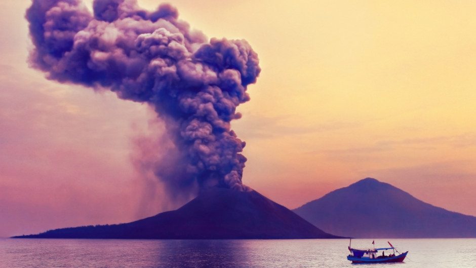 Извержение вулкана.